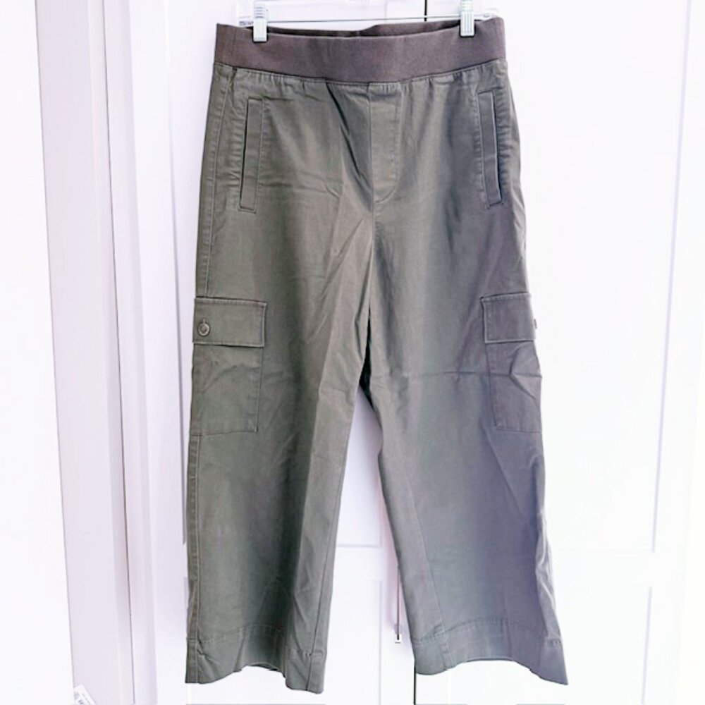Chico's Cargo Straight Leg Cropped Pants, Olive Green, Size 1.5 = Medium/10